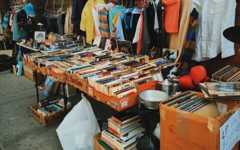 What is a clothing vendor? Which are the best clothing vendors in India for my clothing line production?