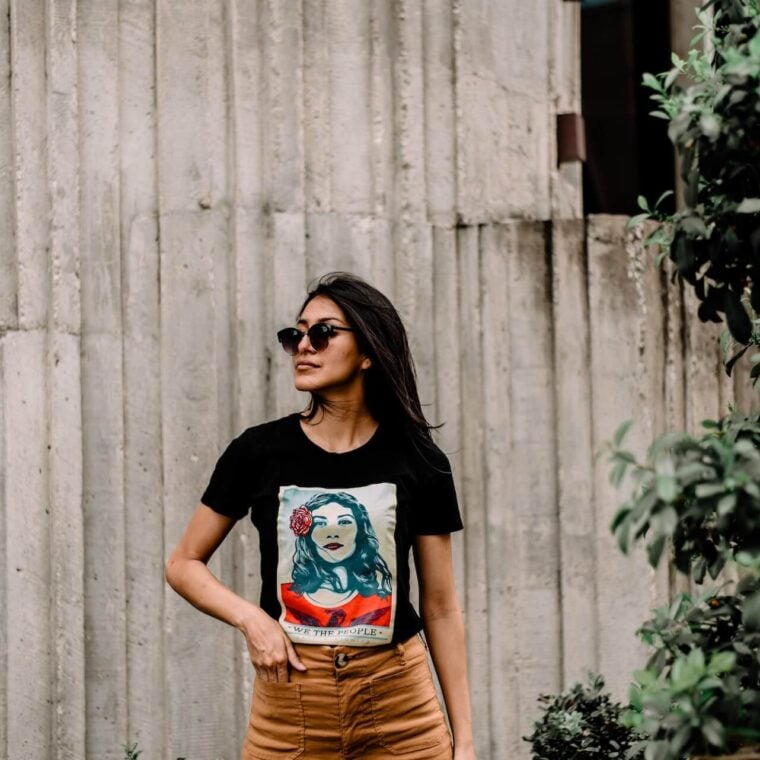 Discover 11 different types of T-shirt printing techniques, their processes, pros and cons. Find the best T-shirt printing method!