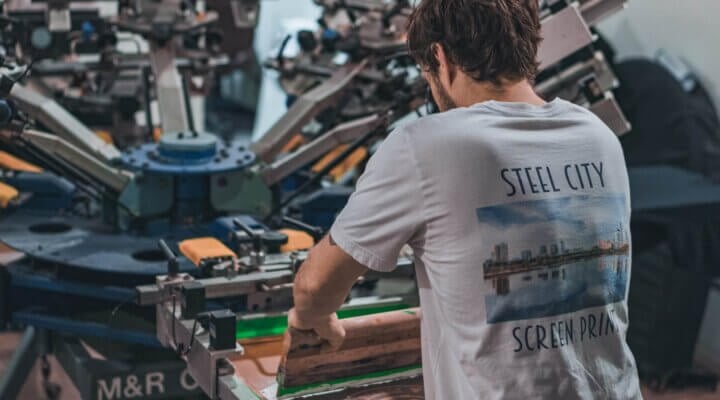 How to start your own clothing manufacturing company, various steps involved on how to start a clothing garment manufacturing business.