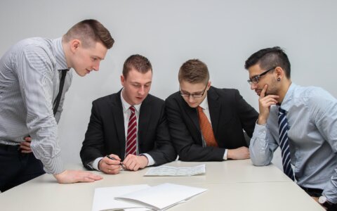 How to negotiate better prices better payment terms better deals with clothing suppliers? 1 How to negotiate better prices lower pricing better payment terms better deals with clothing suppliers?