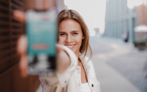 Digital Marketing Strategy Trends for Fashion Industry Manufacturers during Recession