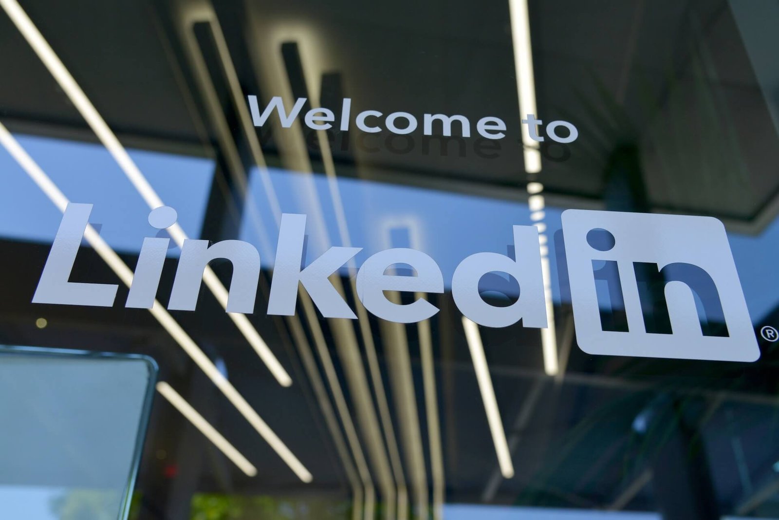 How clothing manufacturers can use Linkedin to boost their online presence? | 15 Step guide for clothing manufacturers on using Linkedin.