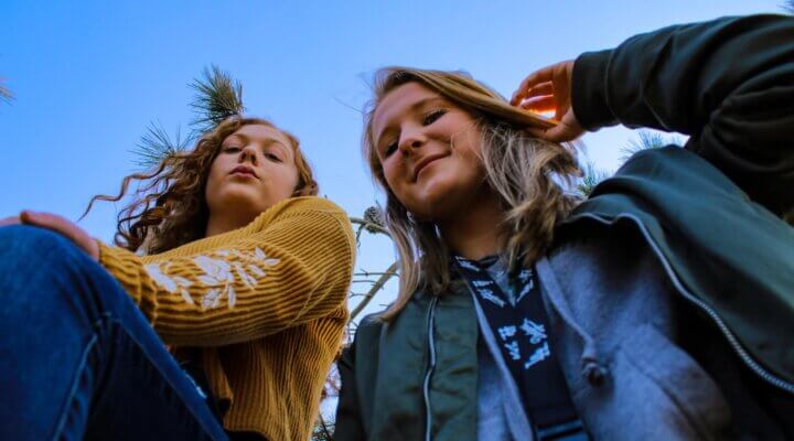 What is considered Juniors in clothing? 10 Popular junior dress clothing manufacturers brands list in the world. - Synerg