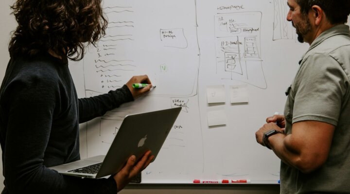 Top 10 fashion apparel sourcing strategy for clothing buyers & importers for improving their clothing garment manufacturing services website - Synerg
