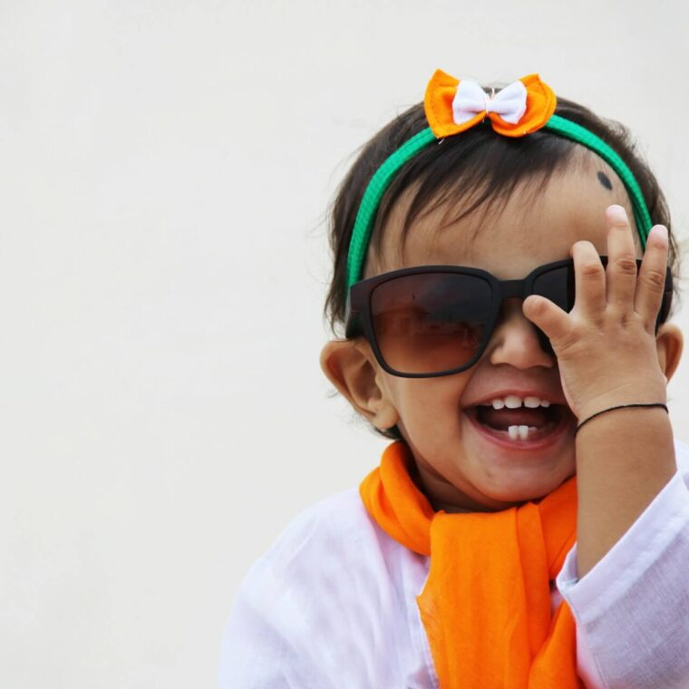 What percentage of clothing is made from 100% cotton fabrics and which country tops the list of 100 cotton clothing manufacturers?